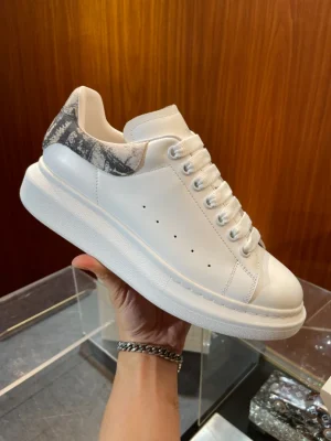 ALEXANDER MCQUEEN OVERSIZED SNEAKER - AM64