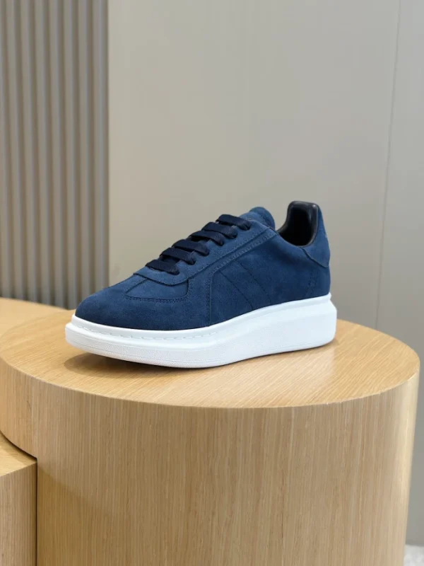 ALEXANDER MCQUEEN RETRO OVERSIZED SNEAKER - AM68