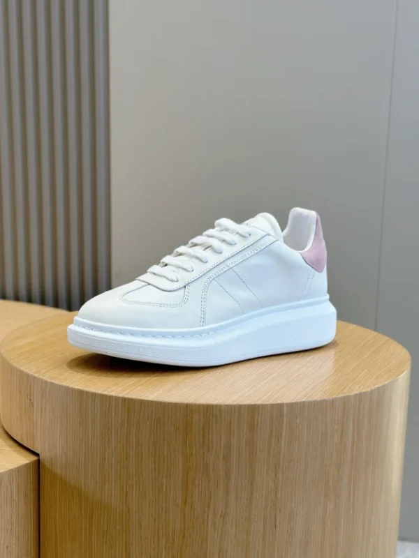 ALEXANDER MCQUEEN RETRO OVERSIZED SNEAKER - AM69