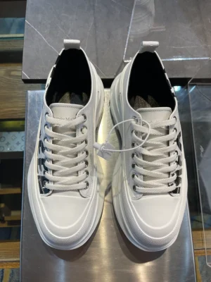 ALEXANDER MCQUEEN TREAD SLICK LACE-UP SNEAKERS - AM42