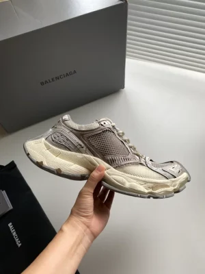 BALENCIAGA MEN'S STAPLER SNEAKER IN BEIGEGREY - BB221