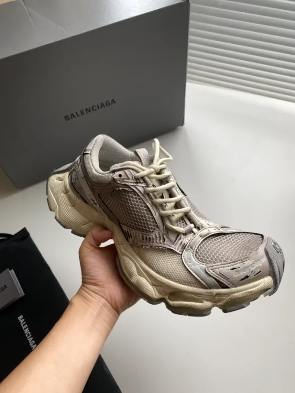 BALENCIAGA MEN'S STAPLER SNEAKER IN BEIGEGREY - BB221