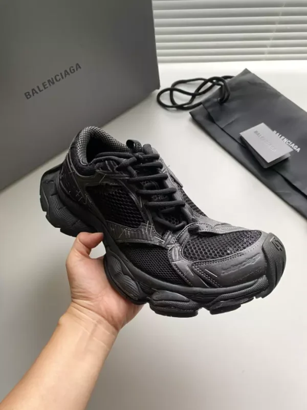 BALENCIAGA MEN'S STAPLER SNEAKER IN BLACK - BB219