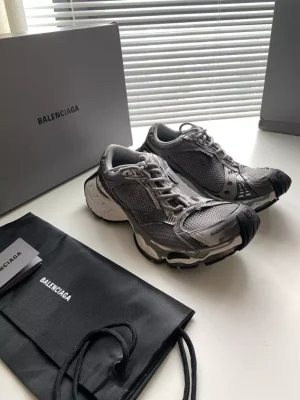 BALENCIAGA MEN'S STAPLER SNEAKER IN GREY - BB220