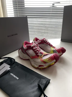 BALENCIAGA MEN'S STAPLER SNEAKER IN WHITEPINKNEON YELLOWSILVER - BB218