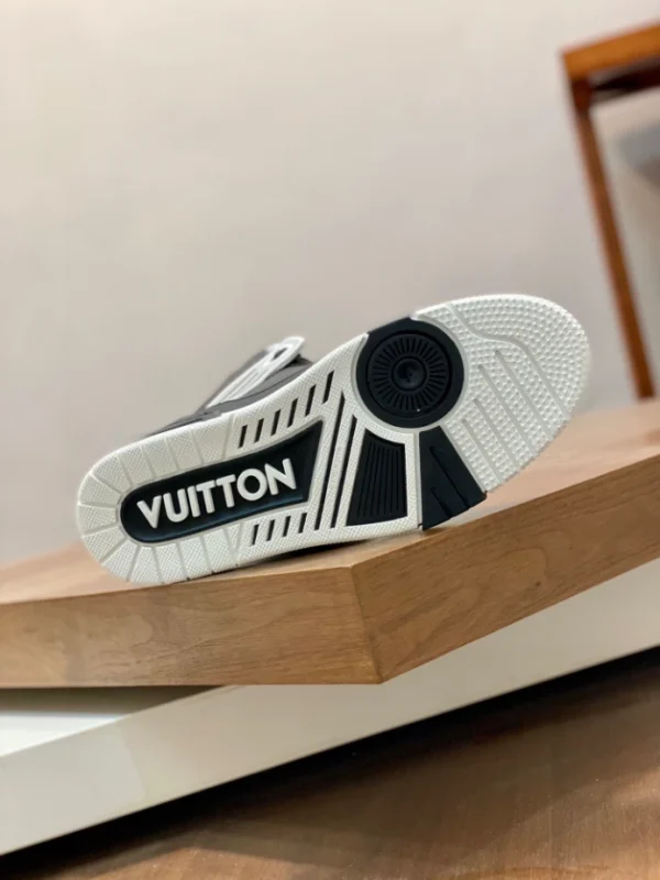 LOUIS VUITTON HIGH-TOP SNEAKERS – LSVT397