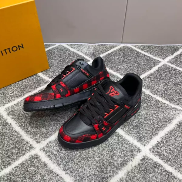 LOUIS VUITTON TRAINER SNEAKERS IN BLACK – LSVT362