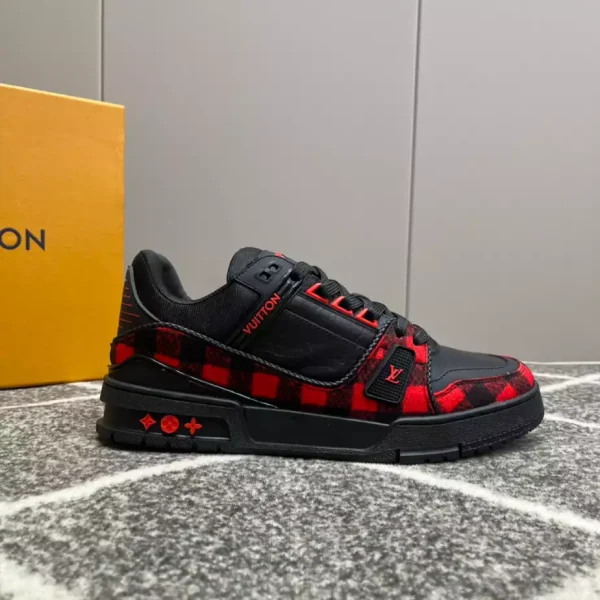 LOUIS VUITTON TRAINER SNEAKERS IN BLACK – LSVT362