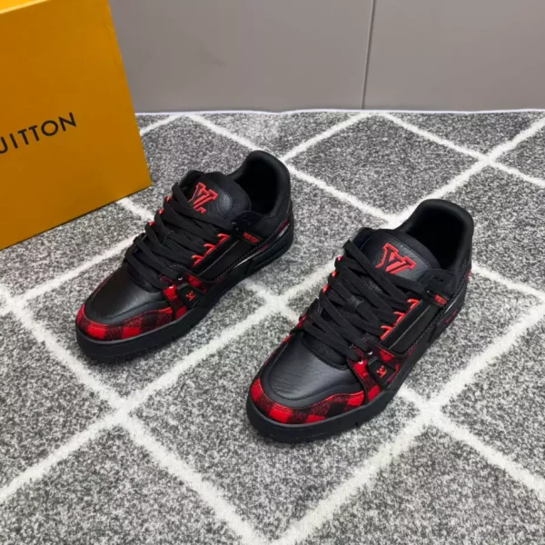 LOUIS VUITTON TRAINER SNEAKERS IN BLACK – LSVT362