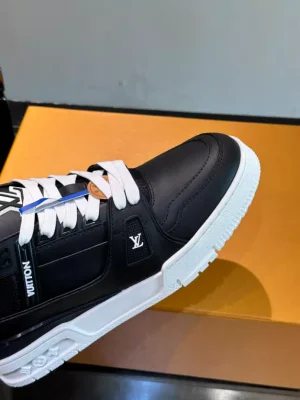 LOUIS VUITTON TRAINER SNEAKERS – LSVT391