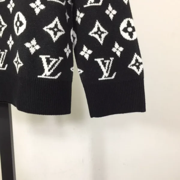 Louis Vuitton Sweater - SLV066