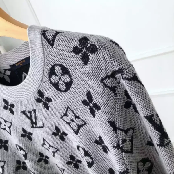 Louis Vuitton Sweater - SLV071