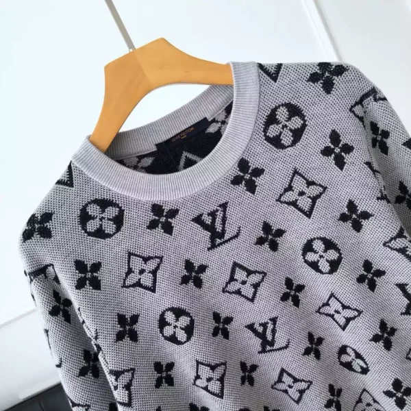 Louis Vuitton Sweater - SLV071