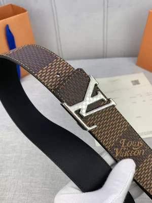 LOUIS VUITTON BELT - B0229