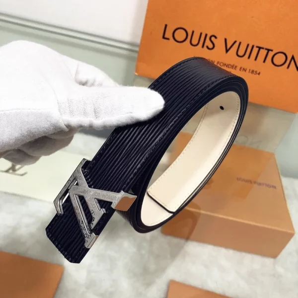 LOUIS VUITTON BELT - B0236