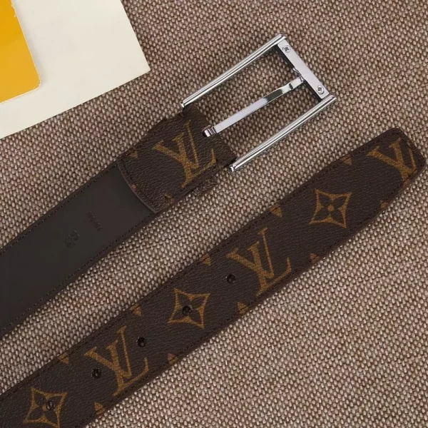 LOUIS VUITTON BELT - B0240