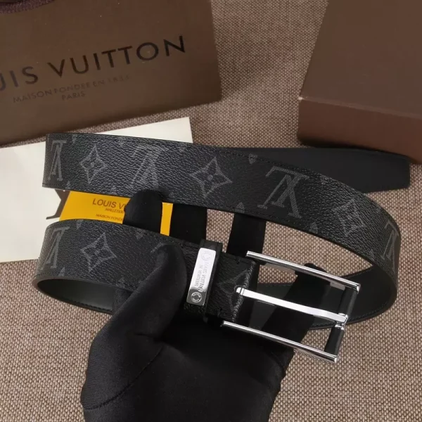 LOUIS VUITTON BELT - B0241