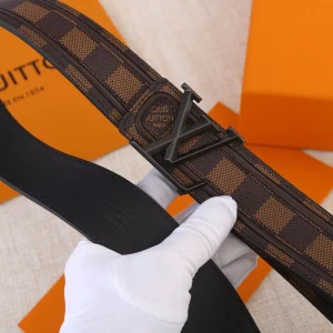 LOUIS VUITTON BELT - B0270