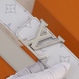 LOUIS VUITTON BELT - B0279