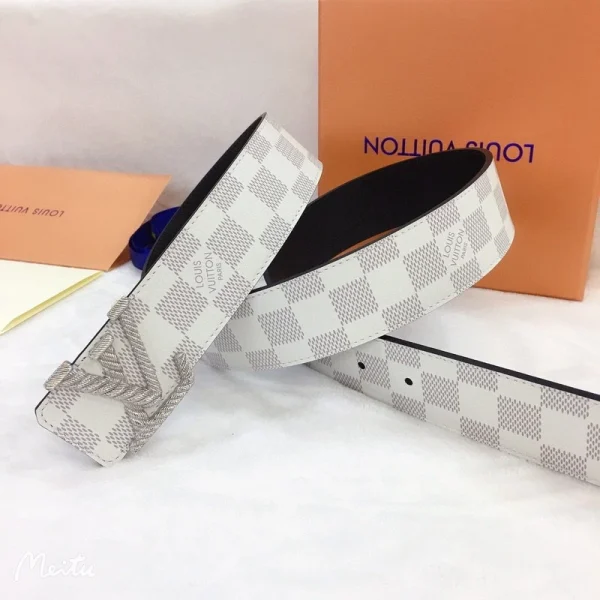 LOUIS VUITTON BELT - B0302