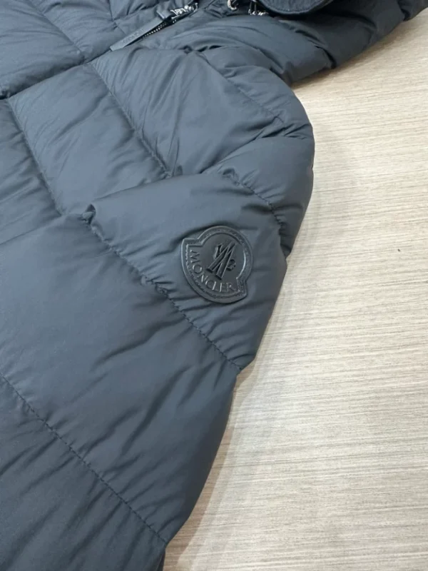 Moncler Down Jacket - MC121